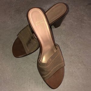 NWOT Stuart Weitzman chunky heeled slides